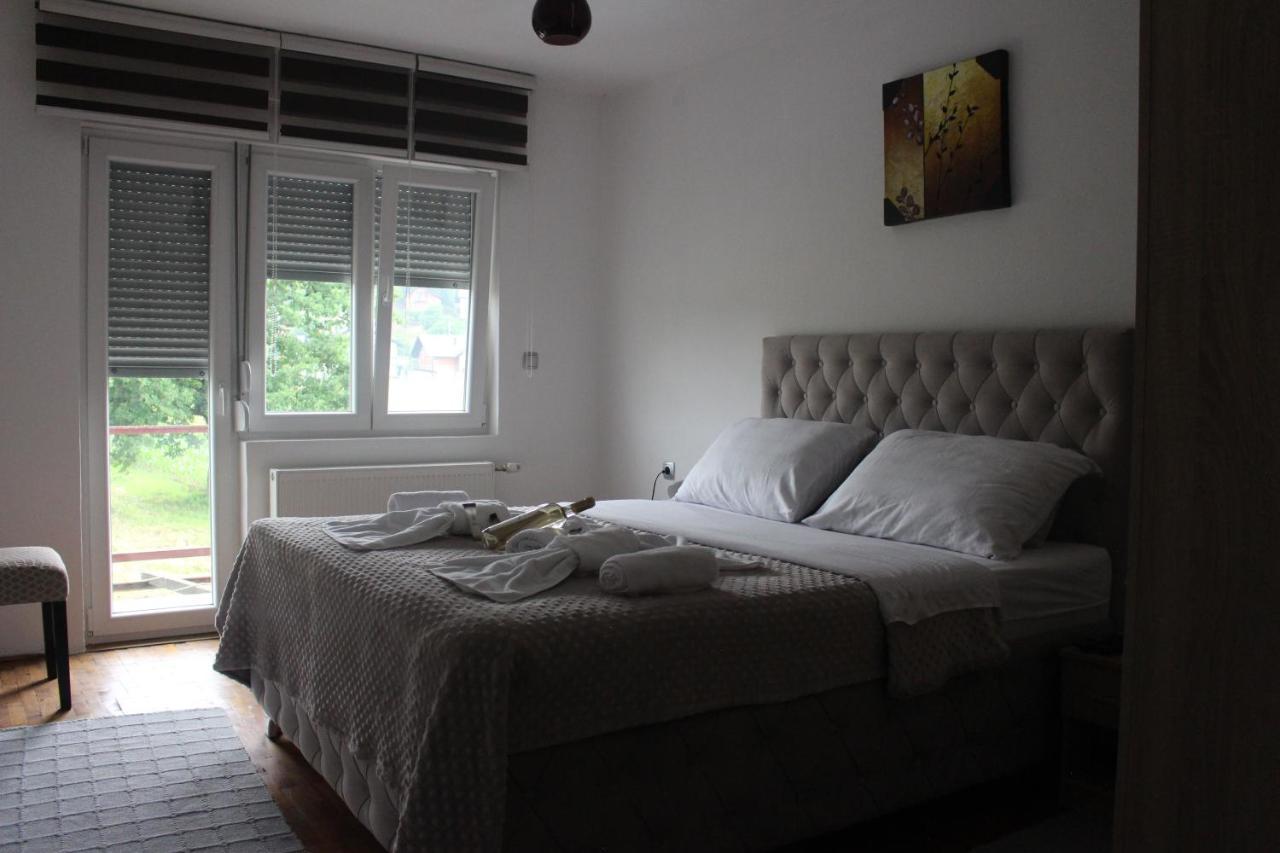 Apartmani Ramonda เตสลิช ภายนอก รูปภาพ