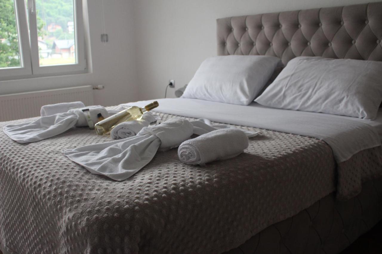 Apartmani Ramonda เตสลิช ภายนอก รูปภาพ
