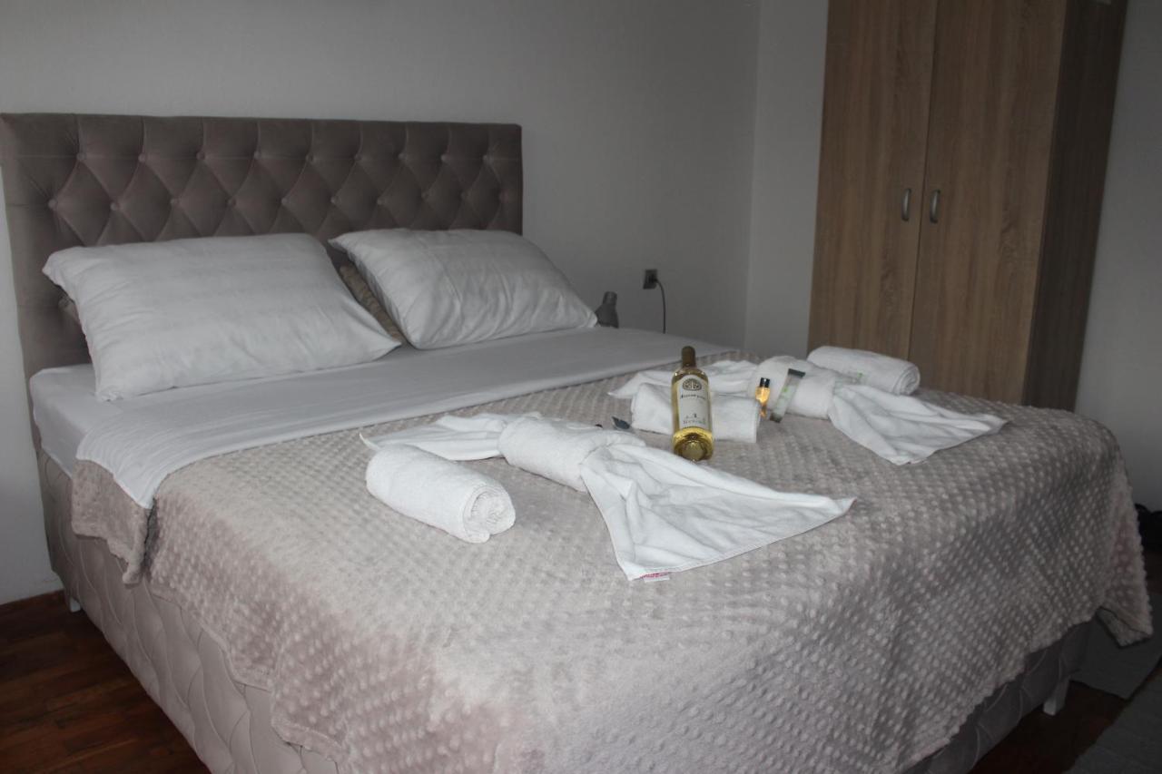 Apartmani Ramonda เตสลิช ภายนอก รูปภาพ