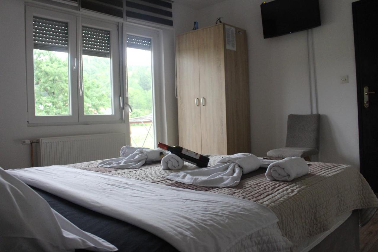 Apartmani Ramonda เตสลิช ภายนอก รูปภาพ