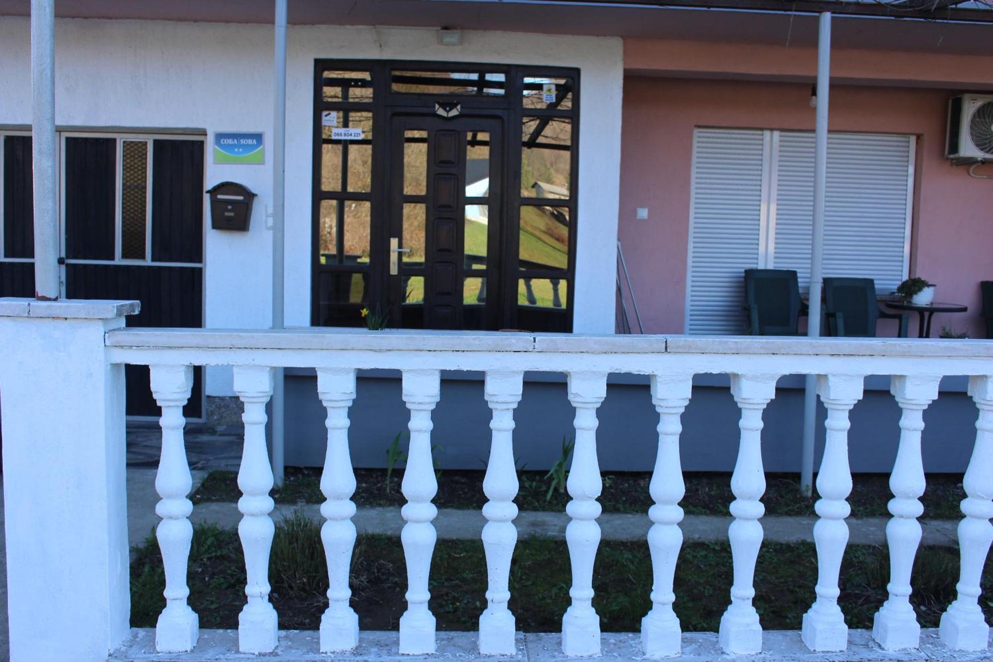 Apartmani Ramonda เตสลิช ภายนอก รูปภาพ